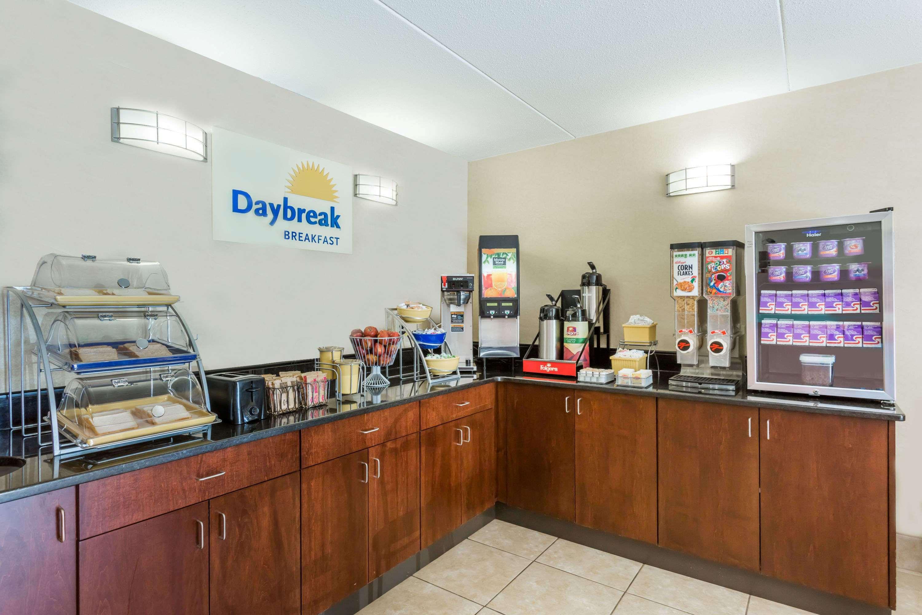 Days Inn By Wyndham Winston Salem North Exterior foto
